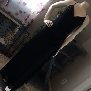 Tight long black dress with side ruffle